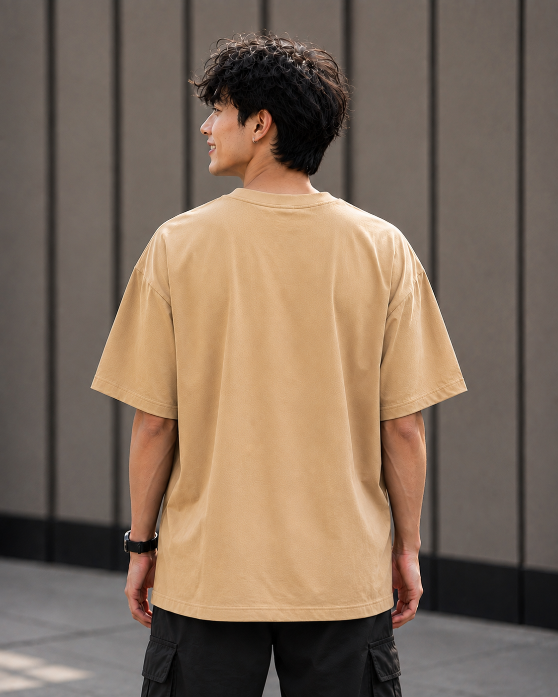 "Left Guy is Gay" Funny Arrow Graphic Oversized T-Shirt — Beige 2