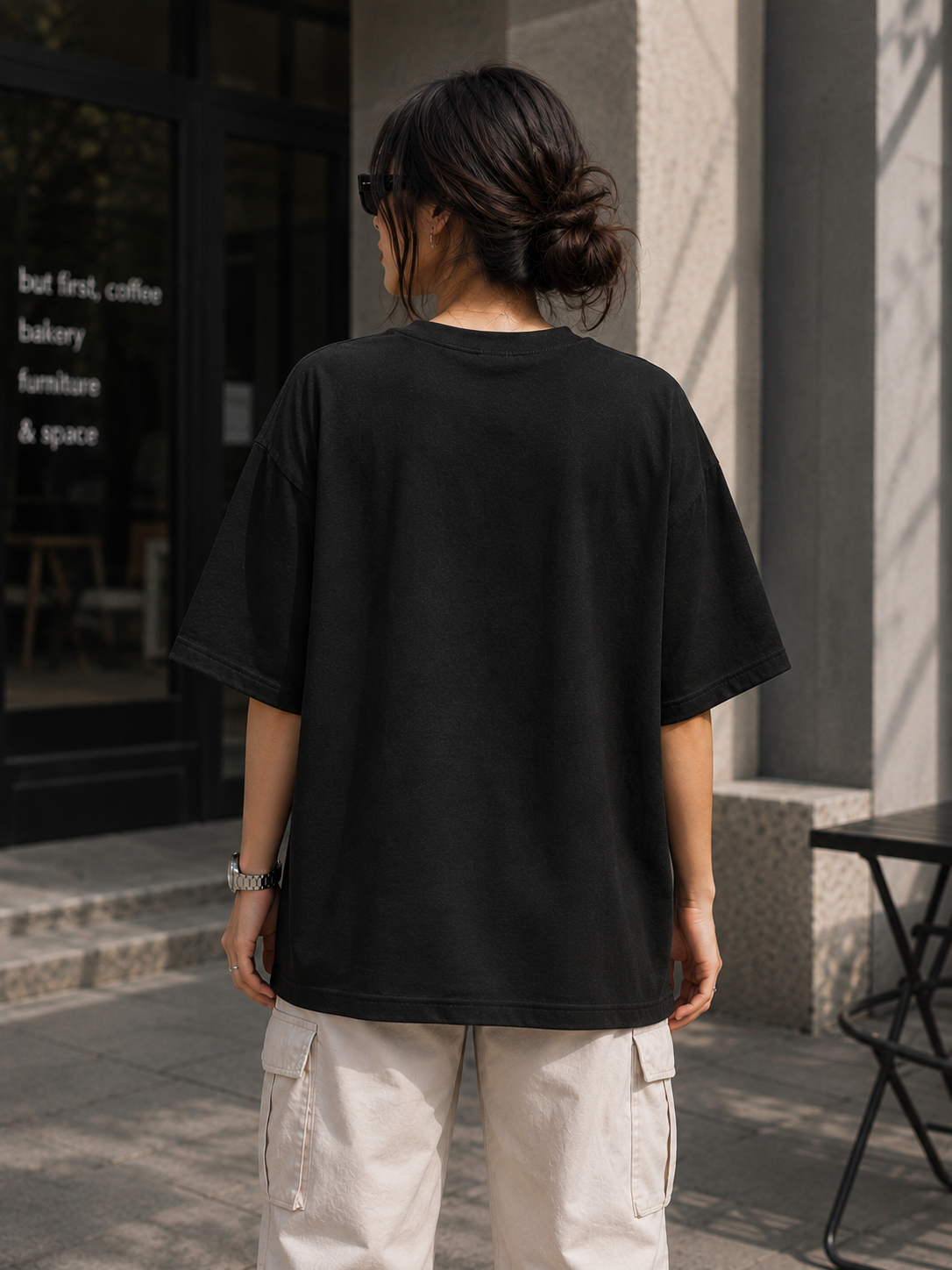 "Queen of Hearts" Playing Card Graphic Oversized T-Shirt — Black 2