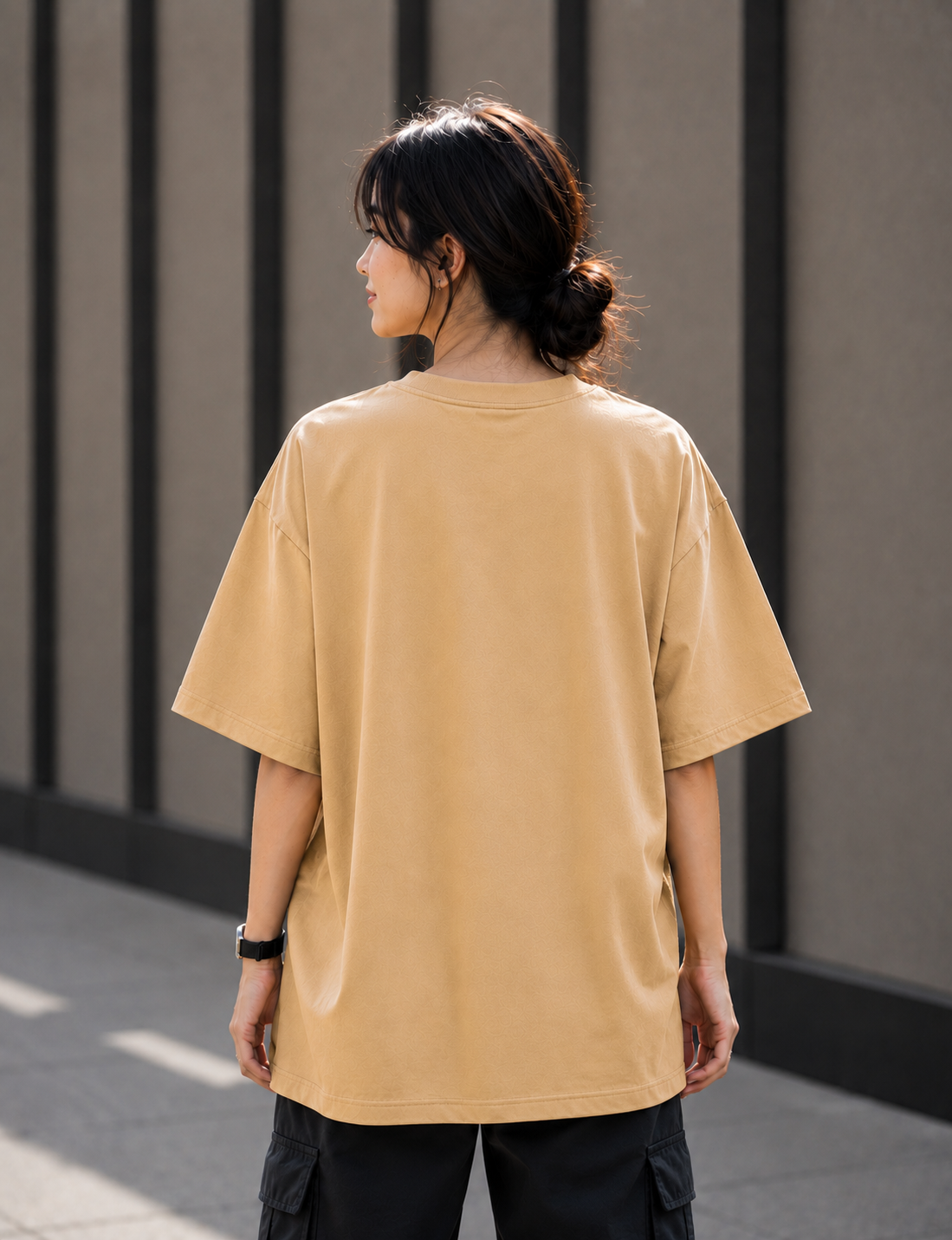 "Left Guy is Gay" Funny Arrow Graphic Oversized T-Shirt — Beige 4