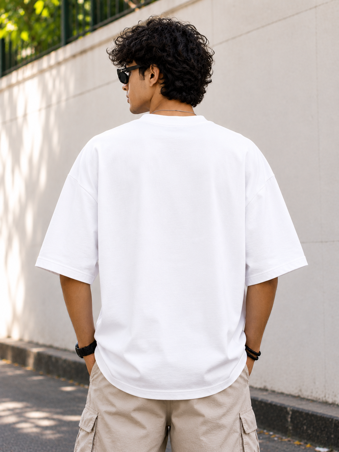"MAI KAL KI CHINTA NHI KRTA" GRAPHIC OVERSIZED T-SHIRT — White 2